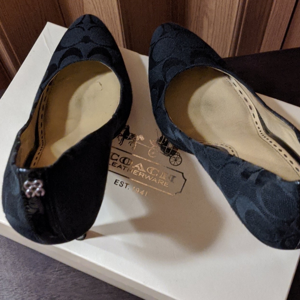 Coach pumps